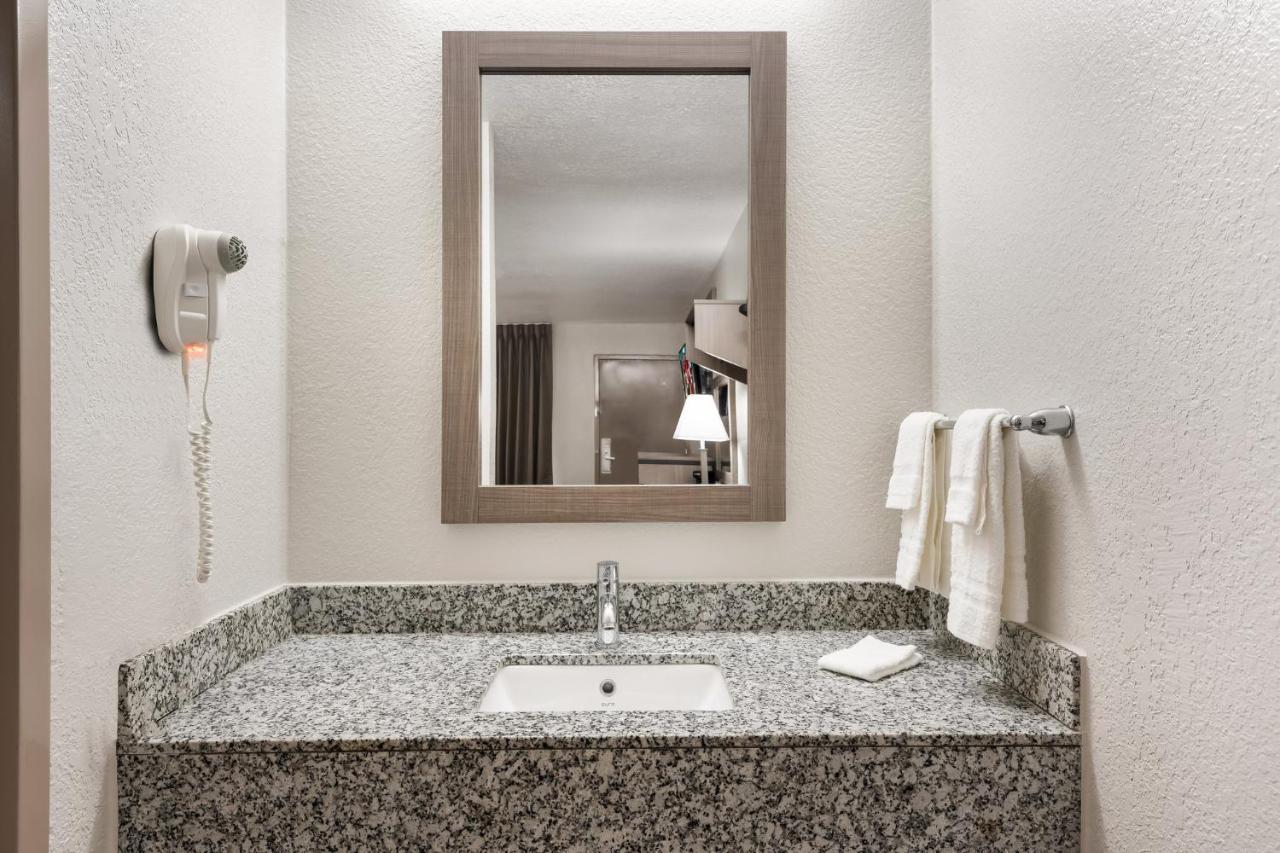 Red Roof Inn Birmingham South Екстериор снимка